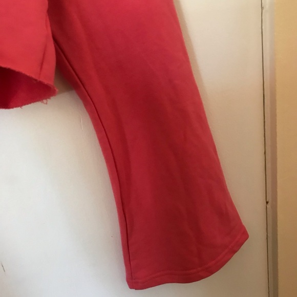 I am selling a cropped hoodie with long sleeve - Picture 2 of 4